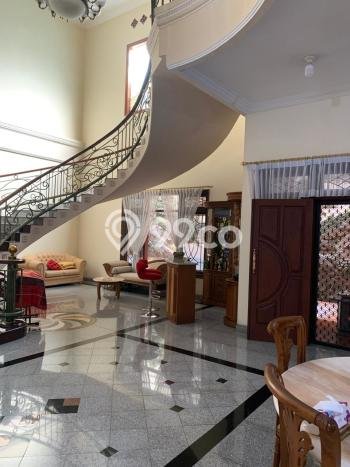 Rumah Elit Modern Siap Huni di Pakuwon CIty Surabaya Rumah Elit Modern Siap Huni di Pakuwon CIty Surabaya