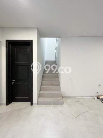Rumah Luxury Modern Tanpa Renovasi di Manyar Surabaya Rumah Luxury Modern Tanpa Renovasi di Manyar Surabaya