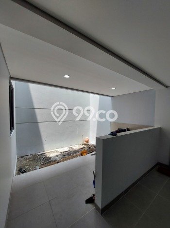 Rumah Elit Modern Tanpa Renovasi di Graha Surabaya Rumah Elit Modern Tanpa Renovasi di Graha Surabaya