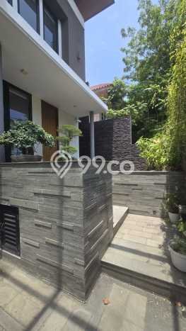 Rumah Elit Modern Tanpa Renovasi di Middle East Ring Road Surabaya Rumah Elit Modern Tanpa Renovasi di Middle East Ring Road Surabaya