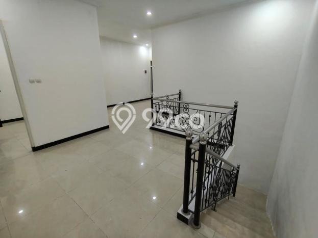 Jual Rumah Luas Elegan Dengan View Eksklusif di Sutorejo, Surabaya Jual Rumah Luas Elegan Dengan View Eksklusif di Sutorejo, Surabaya