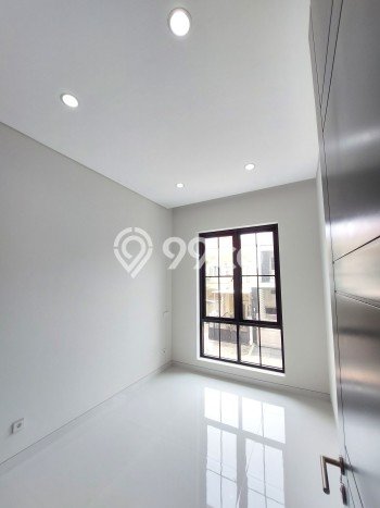 Rumah Elit Modern Tanpa Renovasi di Graha Surabaya Rumah Elit Modern Tanpa Renovasi di Graha Surabaya