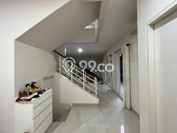 SPECIAL PRICE! Rumah di , 3 KT, Dekat Pusat Kota, Luas 180m2m² LB 250m2m² SPECIAL PRICE! Rumah di , 3 KT, Dekat Pusat Kota, Luas 180m2m² LB 250m2m²