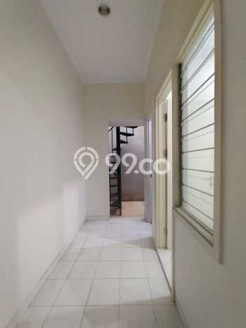 BEST CHOICE! Rumah di , 4 KT, Dekat Mall, Luas 250m2m² Bangunan 230m2m² BEST CHOICE! Rumah di , 4 KT, Dekat Mall, Luas 250m2m² Bangunan 230m2m²