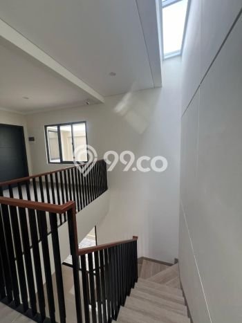Dijual Rumah Luas Elegan Dengan View Cantik di Gading Serpong, Tangerang Dijual Rumah Luas Elegan Dengan View Cantik di Gading Serpong, Tangerang