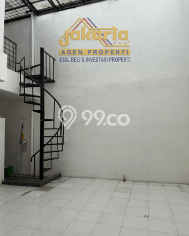 Disewakan! Rumah 4 Kamar Tidur &
3 Kamar Mandi di Permata Buana, Jakarta Barat Disewakan! Rumah 4 Kamar Tidur &
3 Kamar Mandi di Permata Buana, Jakarta Barat