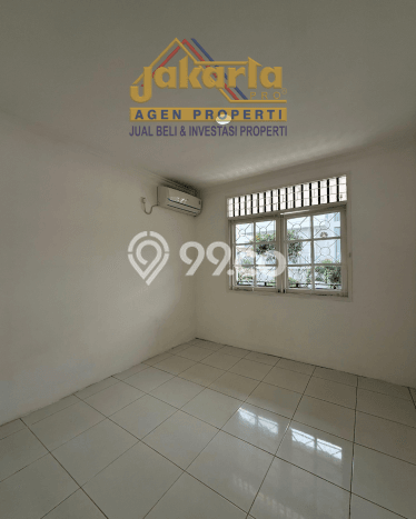 Disewakan! Rumah 4 Kamar Tidur &
3 Kamar Mandi di Permata Buana, Jakarta Barat Disewakan! Rumah 4 Kamar Tidur &
3 Kamar Mandi di Permata Buana, Jakarta Barat