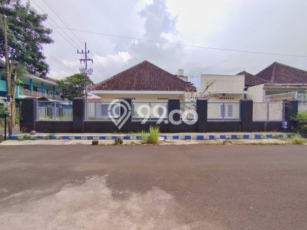 Dijual Rumah Premium dengan Fasilitas Sekitar Lengkap di Klojen, Malang Dijual Rumah Premium dengan Fasilitas Sekitar Lengkap di Klojen, Malang