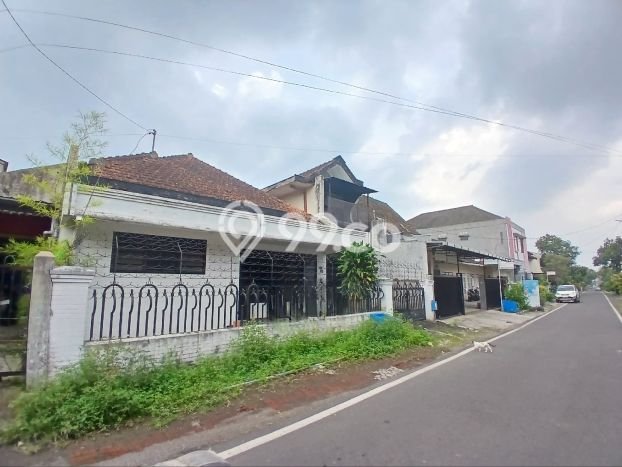 Dijual Cepat Rumah Bagus Siap Huni LB 200m2 di Lowokwaru, Malang Dijual Cepat Rumah Bagus Siap Huni LB 200m2 di Lowokwaru, Malang