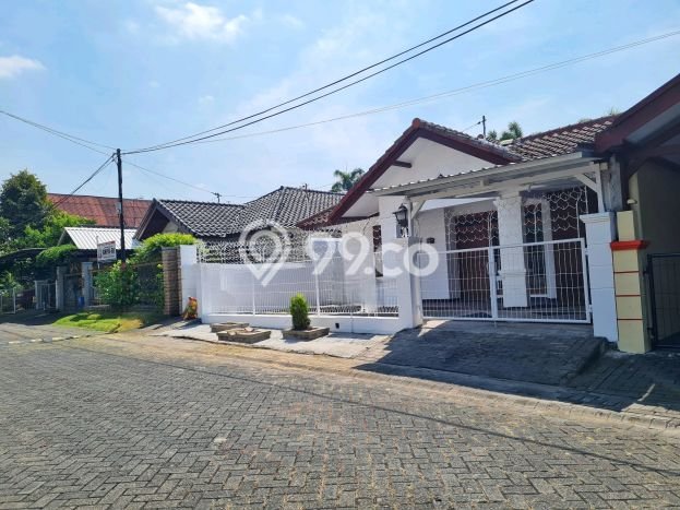 Jual Rumah Bagus Siap Huni LB 180m2 di Blimbing, Malang Jual Rumah Bagus Siap Huni LB 180m2 di Blimbing, Malang