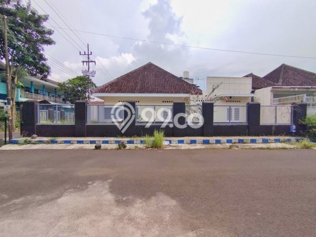 Dijual Rumah Premium dengan Fasilitas Sekitar Lengkap di Klojen, Malang Dijual Rumah Premium dengan Fasilitas Sekitar Lengkap di Klojen, Malang