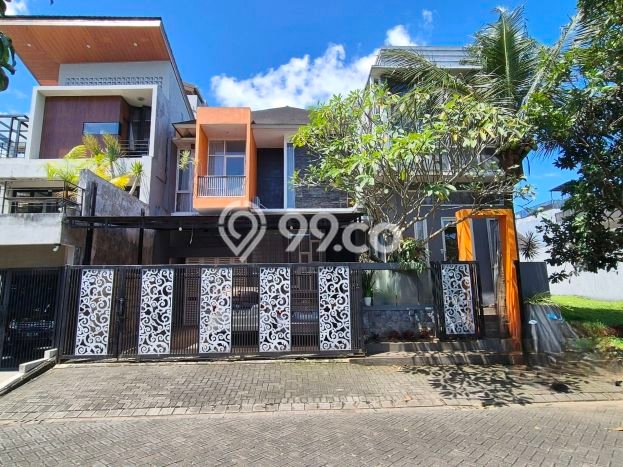 Rumah Eksklusif Dijual LT 300m2 di Blimbing, Malang Rumah Eksklusif Dijual LT 300m2 di Blimbing, Malang