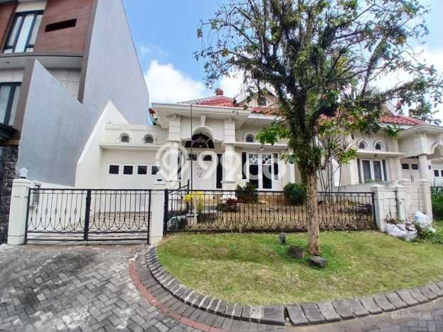 Rumah Eksklusif Dijual LT 200m2 di Sukun, Malang Rumah Eksklusif Dijual LT 200m2 di Sukun, Malang