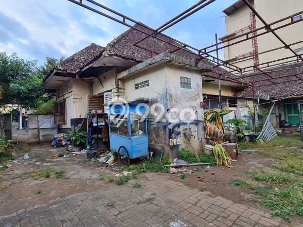 Siap Huni Hunian Elit 9 Kamar di Klojen Dekat ke Mana Pun Siap Huni Hunian Elit 9 Kamar di Klojen Dekat ke Mana Pun