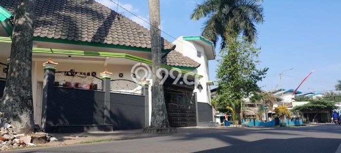 Hunian Cantik Modern Lb 135m2 di Klojen, Malang Hunian Cantik Modern Lb 135m2 di Klojen, Malang