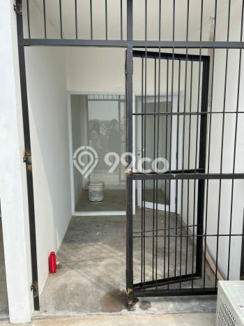 Disewakan! Rumah 3 Kamar Tidur &
3 Kamar Mandi di BSD Golden Viena, Tangerang Disewakan! Rumah 3 Kamar Tidur &
3 Kamar Mandi di BSD Golden Viena, Tangerang