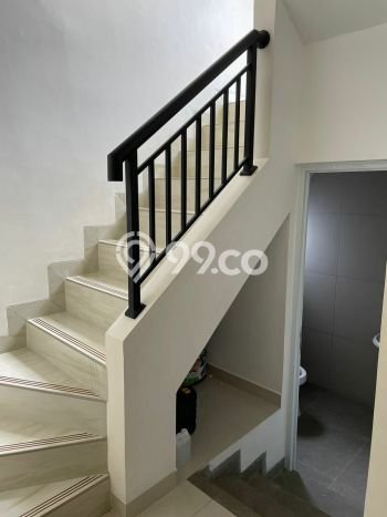 Disewakan! Rumah 3 Kamar Tidur &
3 Kamar Mandi di BSD Golden Viena, Tangerang Disewakan! Rumah 3 Kamar Tidur &
3 Kamar Mandi di BSD Golden Viena, Tangerang