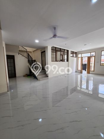 Rumah Elit LB 250m2 Siap Pakai Desain Elegan di Bintaro, Jakarta Selatan Rumah Elit LB 250m2 Siap Pakai Desain Elegan di Bintaro, Jakarta Selatan