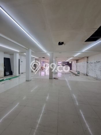 Gudang Disewa di Jakarta Selatan dengan LB 600m2 Area Komersial Ramai Gudang Disewa di Jakarta Selatan dengan LB 600m2 Area Komersial Ramai