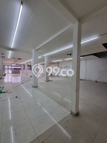 Gudang Disewa di Jakarta Selatan dengan LB 600m2 Area Komersial Ramai Gudang Disewa di Jakarta Selatan dengan LB 600m2 Area Komersial Ramai