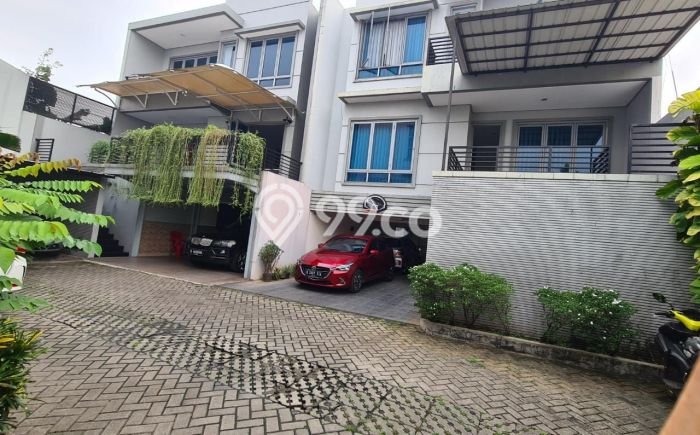 Ready to Use! Luxury House LT 130m2 Desain Modern di Pejaten Ready to Use! Luxury House LT 130m2 Desain Modern di Pejaten