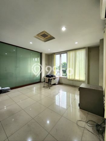 Unit Ruko Dijual di Tebet Jakarta Selatan Luas Tanah 285m2, Luas Bangunan 525m2 Unit Ruko Dijual di Tebet Jakarta Selatan Luas Tanah 285m2, Luas Bangunan 525m2