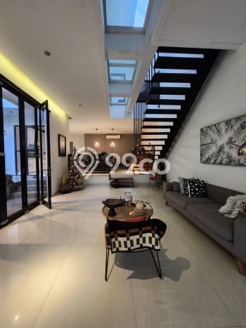 Dijual Rumah Luas Megah Dengan View Cantik di Veteran, Jakarta Selatan Dijual Rumah Luas Megah Dengan View Cantik di Veteran, Jakarta Selatan