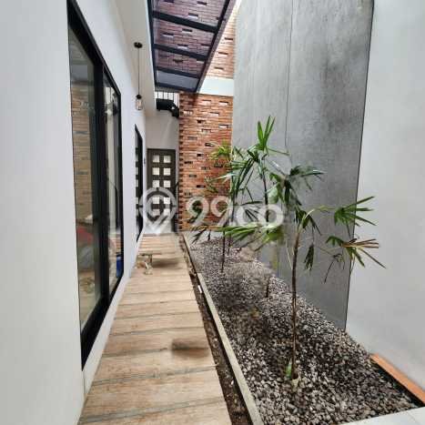 Rumah Elit Modern Tanpa Renovasi di Setiabudi Bandung Rumah Elit Modern Tanpa Renovasi di Setiabudi Bandung