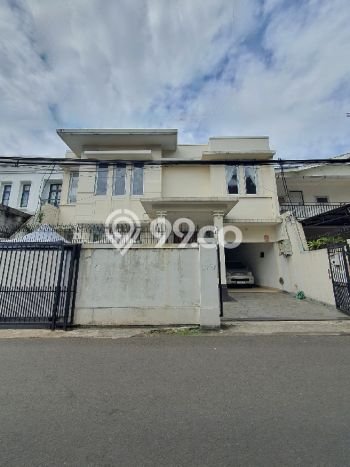 Ready to Use! Premium House LT 318m2 Desain Modern di Kemang Ready to Use! Premium House LT 318m2 Desain Modern di Kemang