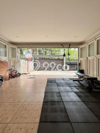 Jual Rumah Mewah Megah Dengan View Cantik di Kemang, Jakarta Selatan Jual Rumah Mewah Megah Dengan View Cantik di Kemang, Jakarta Selatan