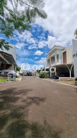Rumah Elit Modern Tanpa Renovasi di Cipinang Jakarta Timur Rumah Elit Modern Tanpa Renovasi di Cipinang Jakarta Timur