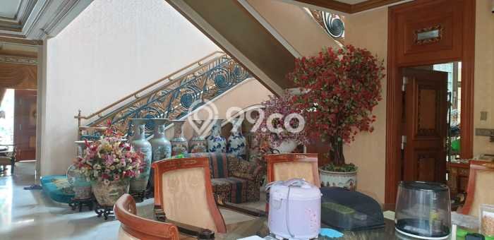 Rumah Terawat 4 KT 5 KM di Intercon, Jakarta Barat Rumah Terawat 4 KT 5 KM di Intercon, Jakarta Barat