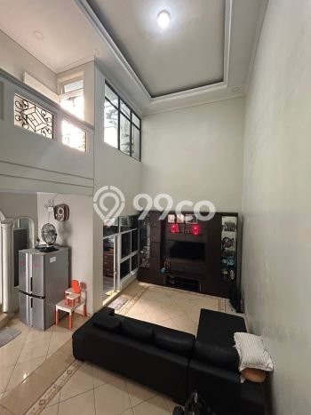 Rumah Mewah LB 300m2 Siap Pakai Desain Elegan di Modernland, Tangerang Rumah Mewah LB 300m2 Siap Pakai Desain Elegan di Modernland, Tangerang