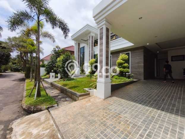 Rumah Luxury Modern Tanpa Renovasi di Bintaro Tangerang Selatan Rumah Luxury Modern Tanpa Renovasi di Bintaro Tangerang Selatan