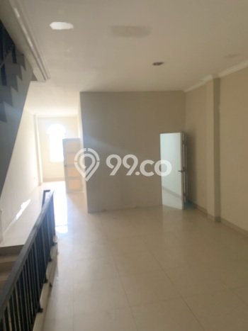 LOKASI BISNIS! Ruko Disewakan Kawasan Cipondoh, Luas 210m2m², Akses Utama LOKASI BISNIS! Ruko Disewakan Kawasan Cipondoh, Luas 210m2m², Akses Utama