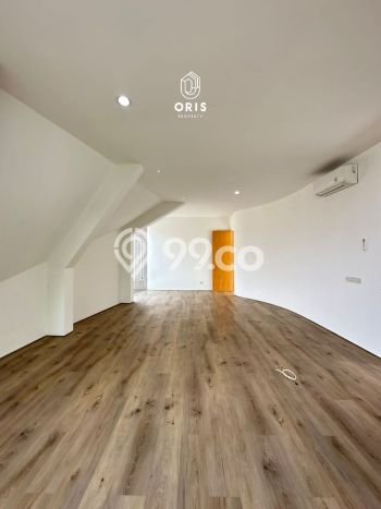 Rumah 4 Kamar Lokasi Asri di Pondok Indah, Jakarta Selatan Rumah 4 Kamar Lokasi Asri di Pondok Indah, Jakarta Selatan