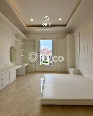 Rumah Berkualitas 7 Kamar Tidur dan 7 Kamar Mandi di Lokasi Strategis Kemang, Jakarta Selatan Rumah Berkualitas 7 Kamar Tidur dan 7 Kamar Mandi di Lokasi Strategis Kemang, Jakarta Selatan