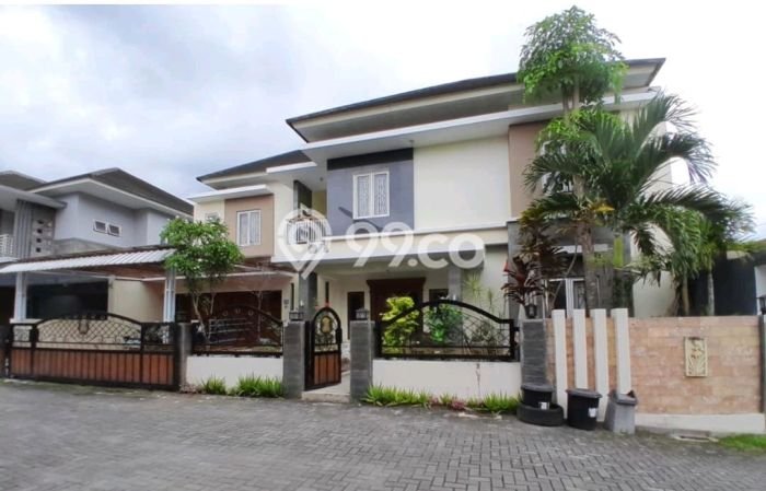 Rumah Mewah LB 444m2 Siap Pakai Desain Elegan di Maguwoharjo, Yogyakarta Rumah Mewah LB 444m2 Siap Pakai Desain Elegan di Maguwoharjo, Yogyakarta