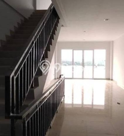 LOKASI SUPER STRATEGIS! Ruko di Pantai Indah Kapuk, Luas 270m², Ramai Pembeli LOKASI SUPER STRATEGIS! Ruko di Pantai Indah Kapuk, Luas 270m², Ramai Pembeli