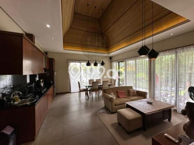 Vila Strategis Kawasan , Dimensi 360m2m², Akses ke beragam fasilitas Vila Strategis Kawasan , Dimensi 360m2m², Akses ke beragam fasilitas