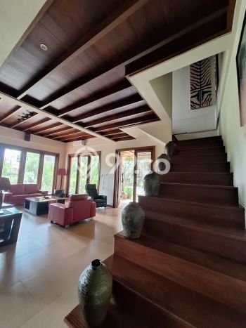 Hunian Elit LB 500m2 Siap Pakai Desain Elegan di Petitenget, Badung Hunian Elit LB 500m2 Siap Pakai Desain Elegan di Petitenget, Badung
