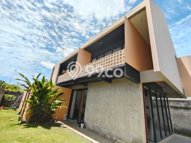 HOT DEAL! Vila Kawasan , Area 700m2m², Area Strategis HOT DEAL! Vila Kawasan , Area 700m2m², Area Strategis