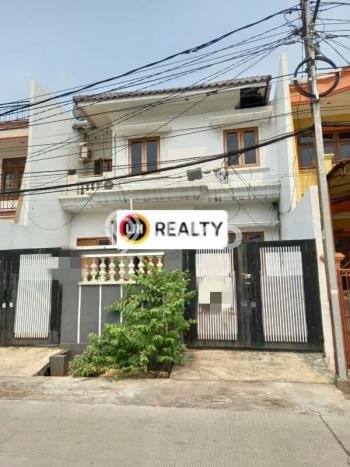 Rumah 4 Kamar Tidur Akses Strategis di Kelapa Gading, Dekat Pusat Kota, Jakarta Utara Rumah 4 Kamar Tidur Akses Strategis di Kelapa Gading, Dekat Pusat Kota, Jakarta Utara