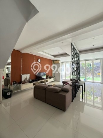 Hunian Mewah LB 400m2 Siap Huni Desain Elegan di Margorejo, Surabaya Hunian Mewah LB 400m2 Siap Huni Desain Elegan di Margorejo, Surabaya
