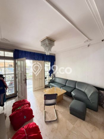 Rumah Nyaman 5 KT di , Surabaya - Luas Tanah 323m2m² Rumah Nyaman 5 KT di , Surabaya - Luas Tanah 323m2m²