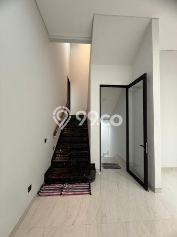 Rumah Luxury Modern Tanpa Renovasi di Citraland Surabaya Rumah Luxury Modern Tanpa Renovasi di Citraland Surabaya