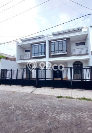 Rumah Nyaman dengan 4 Kamar Tidur dan 3 Kamar Mandi di Kawasan , Sidoarjo Rumah Nyaman dengan 4 Kamar Tidur dan 3 Kamar Mandi di Kawasan , Sidoarjo