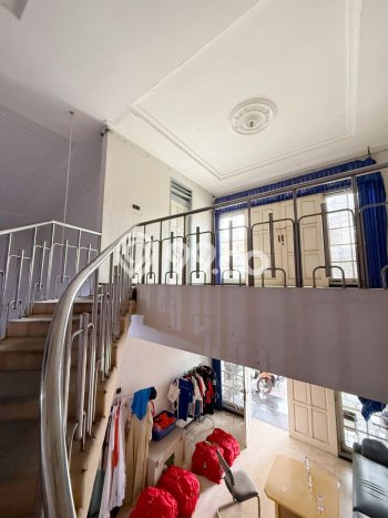 Rumah Nyaman 5 KT di , Surabaya - Luas Tanah 323m2m² Rumah Nyaman 5 KT di , Surabaya - Luas Tanah 323m2m²