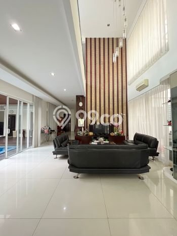Rumah Elit Modern Tanpa Renovasi di Graha Surabaya Rumah Elit Modern Tanpa Renovasi di Graha Surabaya