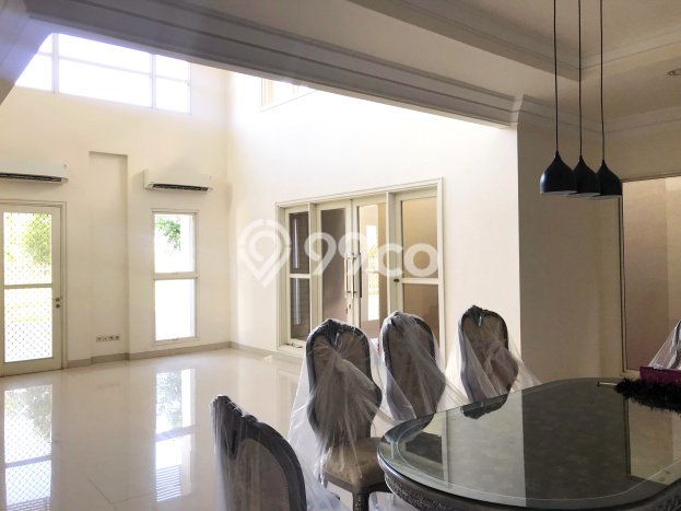 Rumah Mewah LB 500m2 Siap Pakai Desain Elegan di Pakuwon, Surabaya Rumah Mewah LB 500m2 Siap Pakai Desain Elegan di Pakuwon, Surabaya